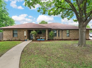 204 Crescent Dr, Hewitt, TX 76643
