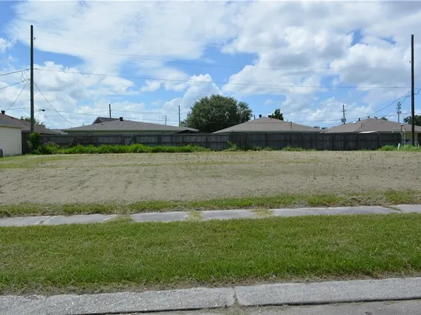 2500 Paul Dr, Meraux, LA 70075