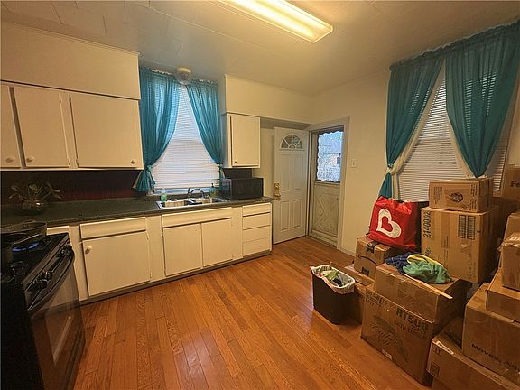 5th image of 2647 Brighton Rd