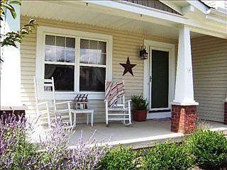 3rd image of 16 Glencliff Pl