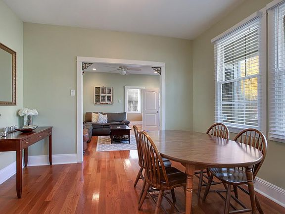 3rd image of 3539 Vincennes Pl