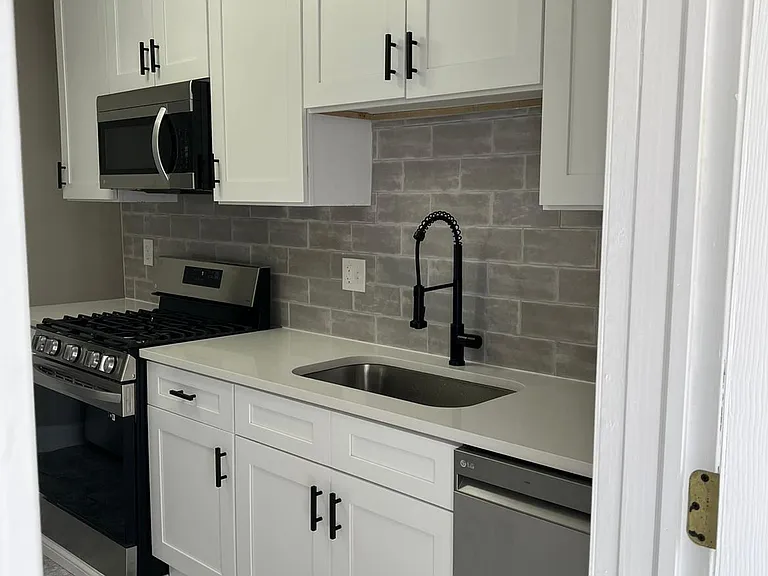 1718 Glenmont Rd #2 — Photo 2