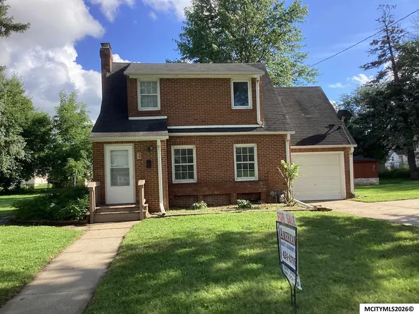 717 1st St SW, Mason City, IA 50401