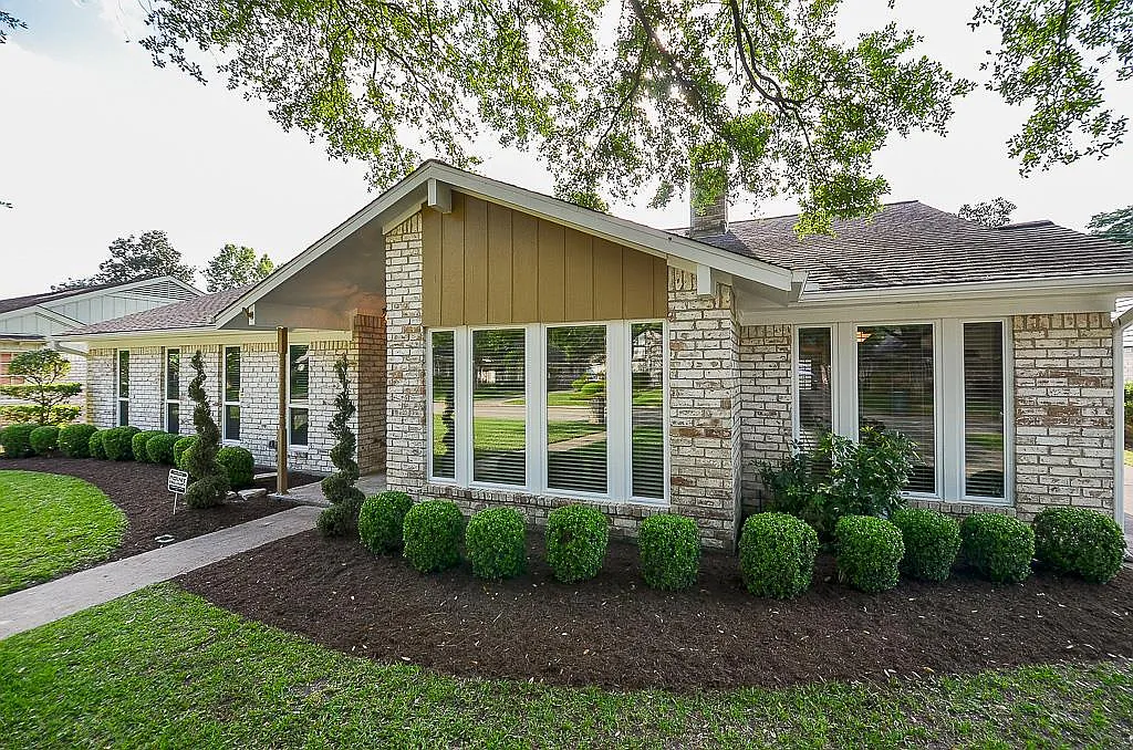 3 bed, 2.0 bath, 2289 sqft, $2,800 — Photo 1