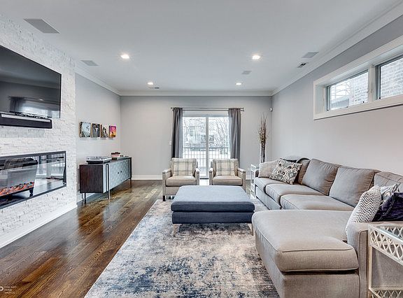 2nd image of 1621 W Superior St #2W
