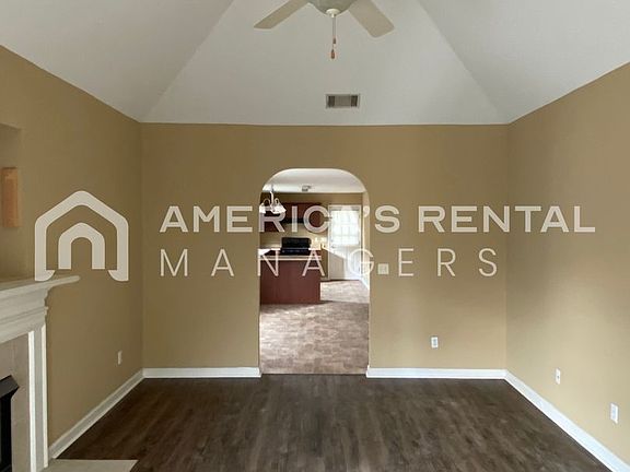 3rd image of 525 Fox Run Cir