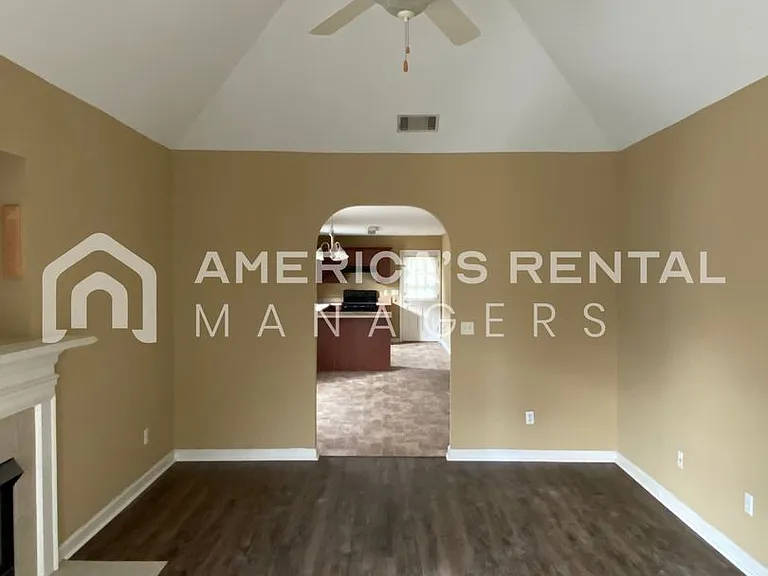525 Fox Run Cir — Photo 3