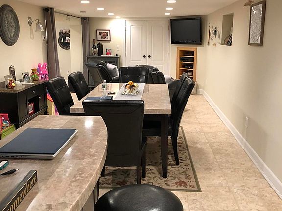 2nd image of 853 Lamont Ave