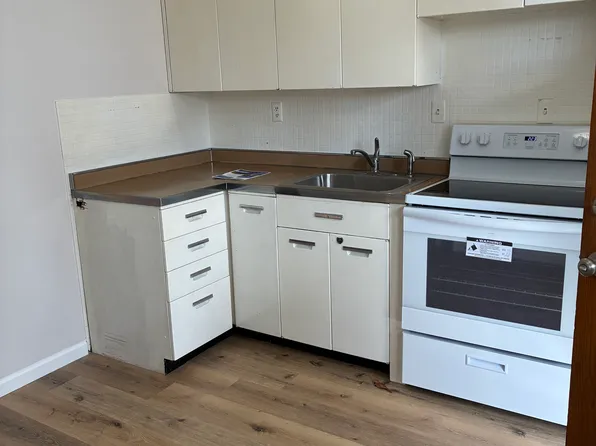 2313 & 2315 Saint George Ln, Saint Charles, MO 63301