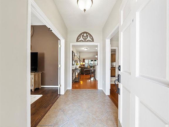 4th image of 3806 Pin Oak Dr S