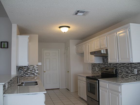 3rd image of 914 Meadow Cir S