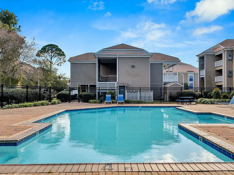 Woodlake Apartments — Photo 34