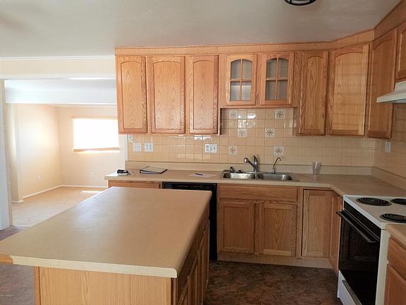 5th image of 826 S Mann Ave