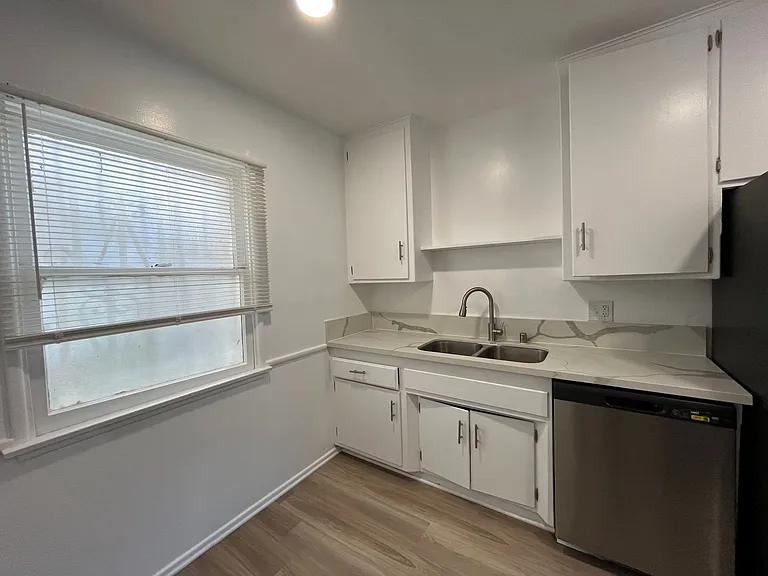 7044 Lanewood Ave — Photo 5