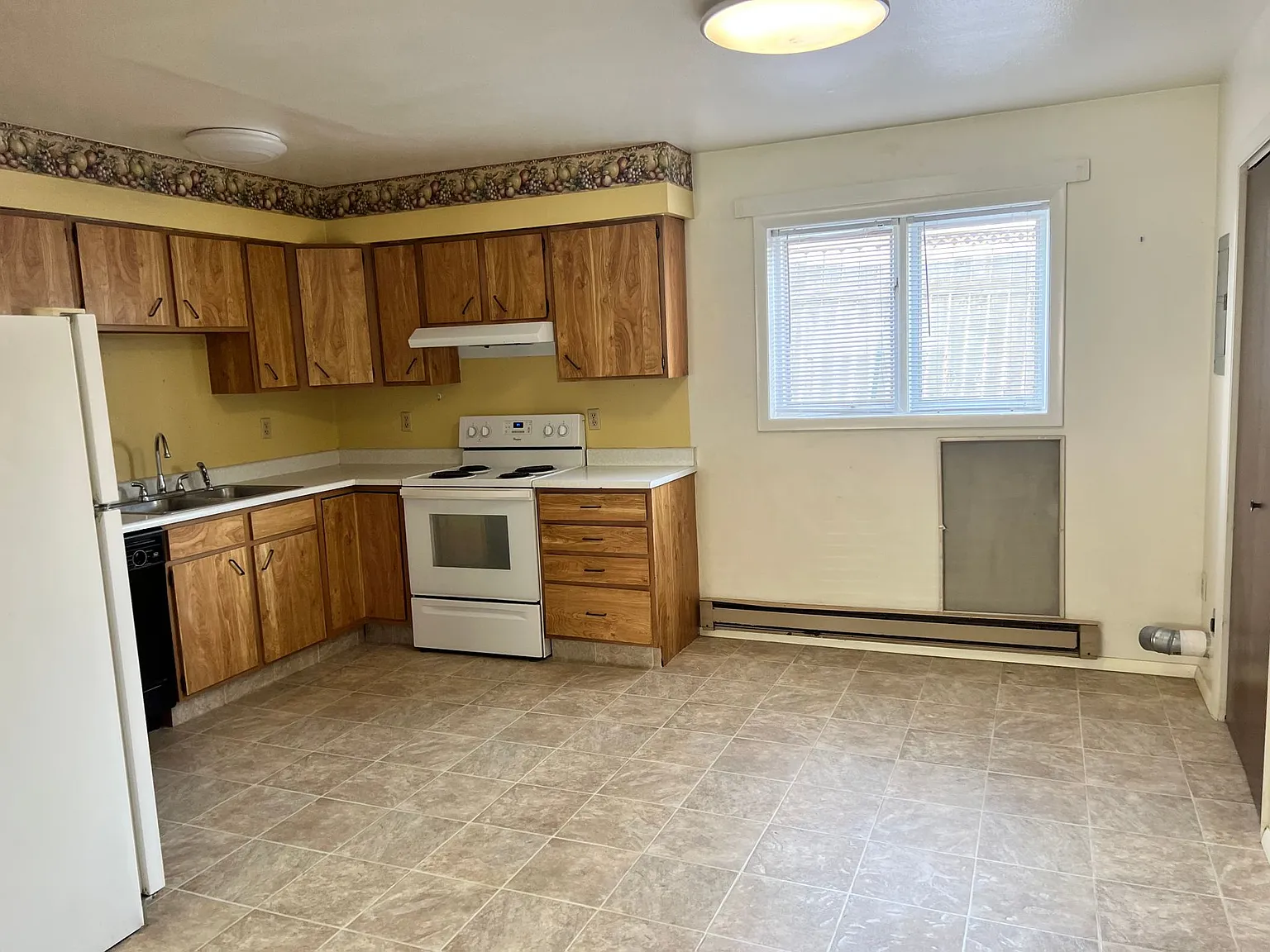 Quaint 2 Bedroom located in Mills, Wy — Photo 3