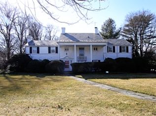 495 E Shore Rd, Great Neck, NY 11024