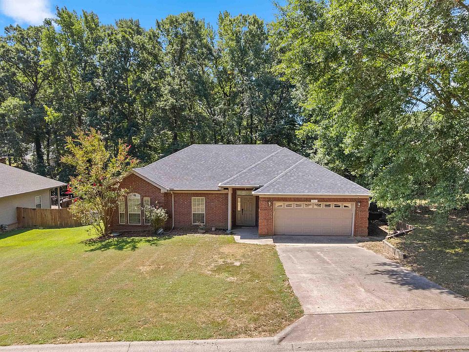1st image of 3013 Greenbrier Dr