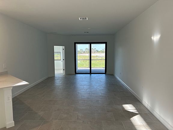 4th image of 19492 Hinkley Dr