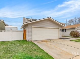 1036 W Crest Wood Dr, Meridian, ID 83642