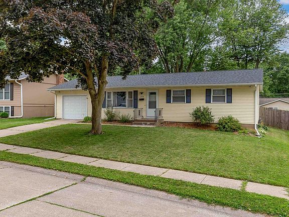 3rd image of 2650 Wood Dale Ave
