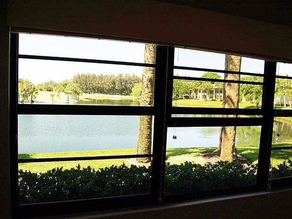 3rd image of 2 Plantation Dr APT 104