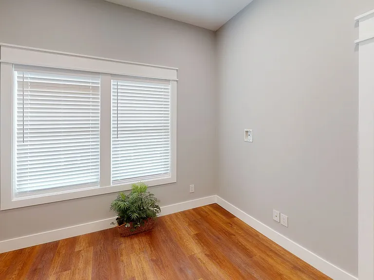 1310 Forest Ave — Photo 17