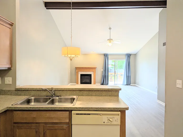 1866 N Kenwyck Dr — Photo 18