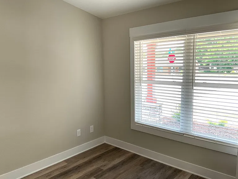 904 E Pine St — Photo 20