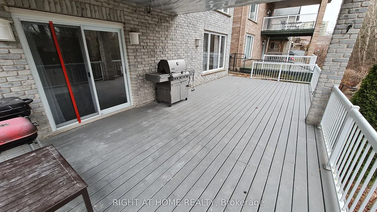 Building Photo - 172 Lena Cres #2