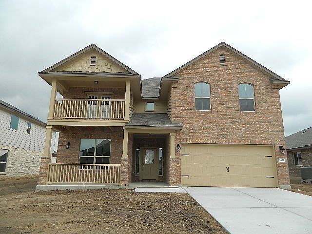Front (has grass)