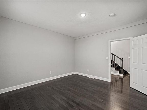 5th image of 3519 Thompson Ave