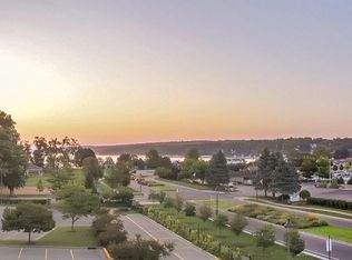 266 High St UNIT 12, Fontana, WI 53125