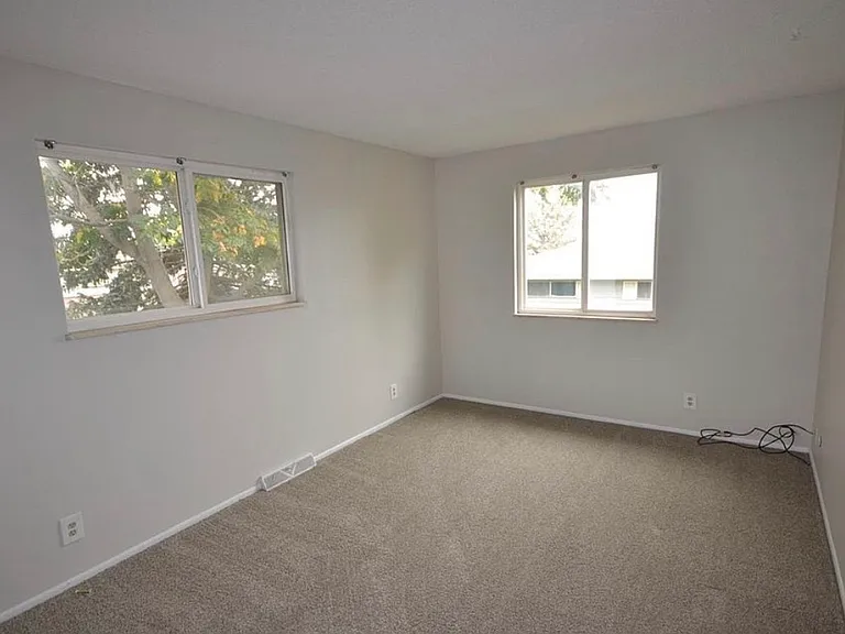 9865 Lane St — Photo 7
