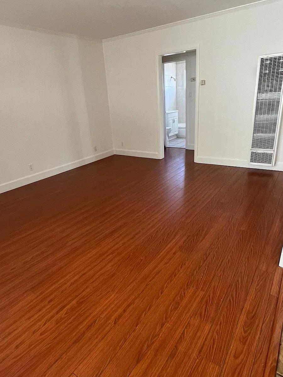 Building Photo - 5656 Fountain Ave #B