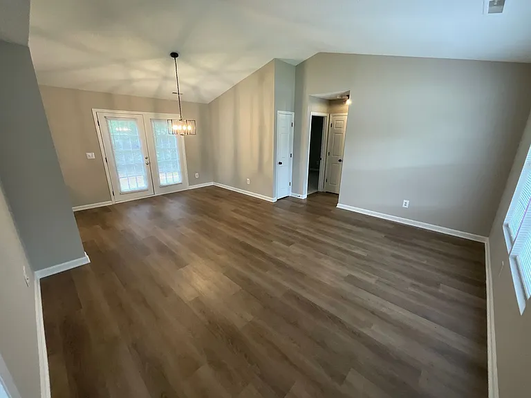 2711 Ingleside Dr — Photo 5