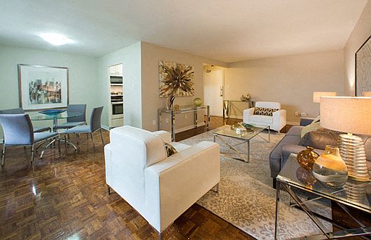 5th image of 300 Saint Clair Ave W
