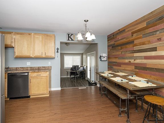 5th image of 427 Brelsford Ave