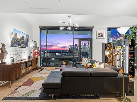 4th image of 70 Rainey St #1908