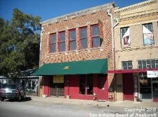 1009 C St, Floresville, TX 78114