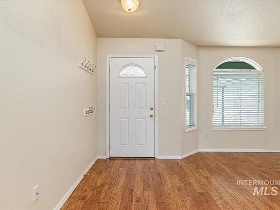 5th image of 3903 Bismark Ave