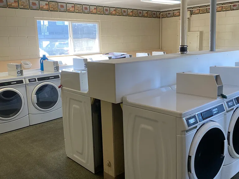 College Park Apartments — Photo 3