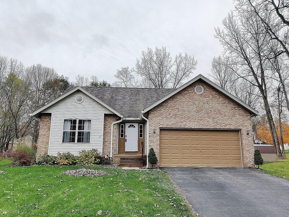 1st image of 582 Laurel Dr SW