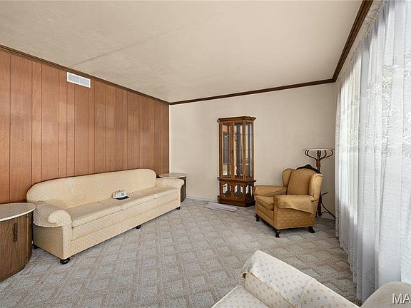 4th image of 114 Saint James Ln