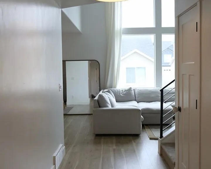 64 N Lasalle Dr — Photo 2