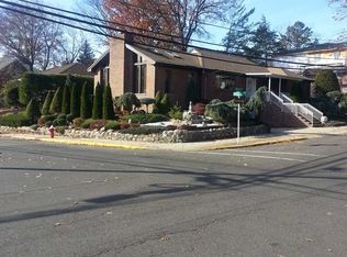 290 Forest Rd, Fort Lee, NJ 07024