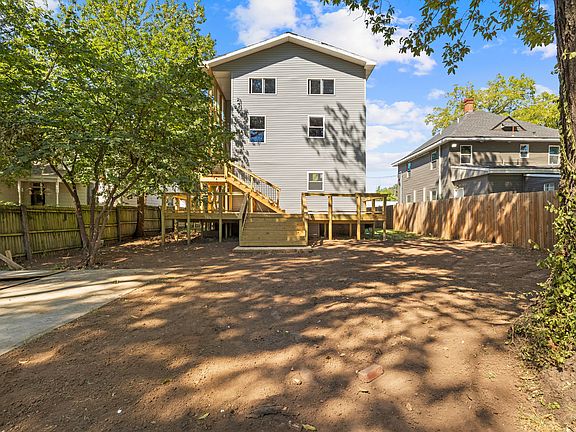 3rd image of 1468 N Grant Avenue