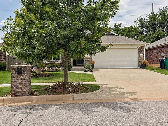 3rd image of 1212 SW 156th Ter