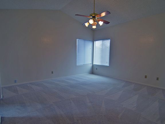 3rd image of 2155 E Chesapeake Dr
