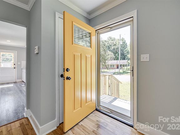 3rd image of 1204 Cardinal Dr