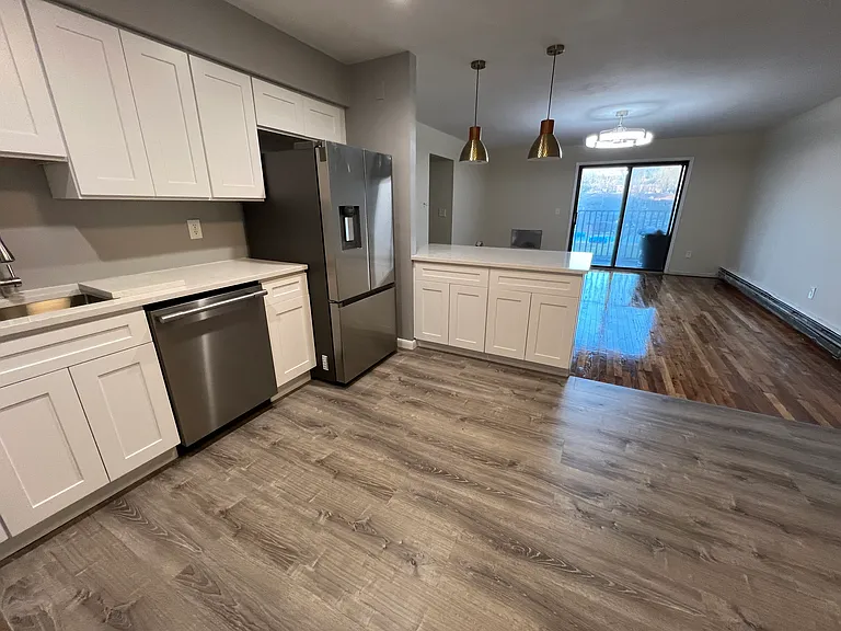 581 Crown St #53 — Photo 5